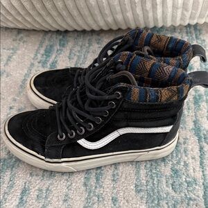 Super cute Aztec high top Vans